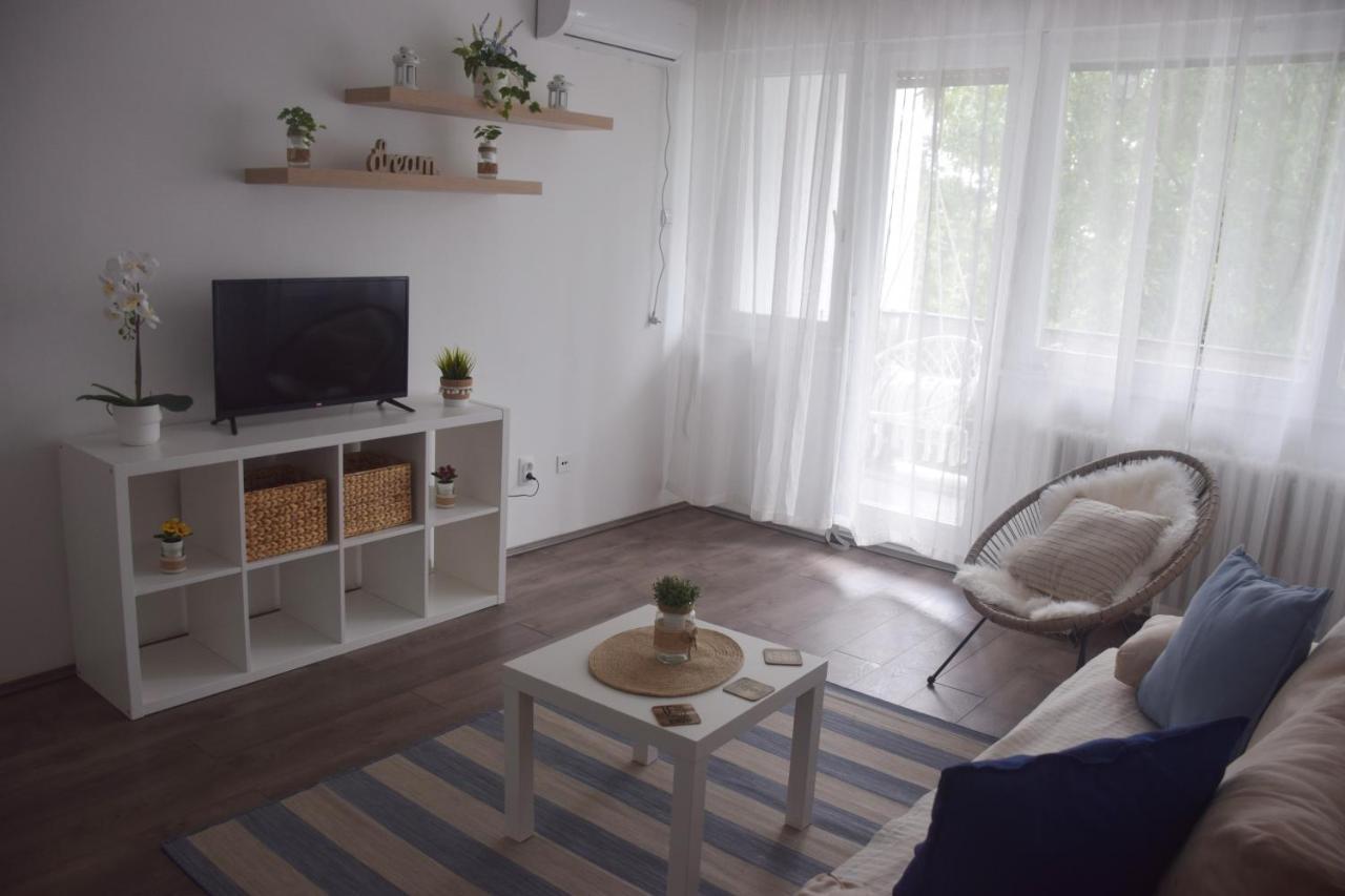 Feel Danube Apartment Zemun Exterior photo